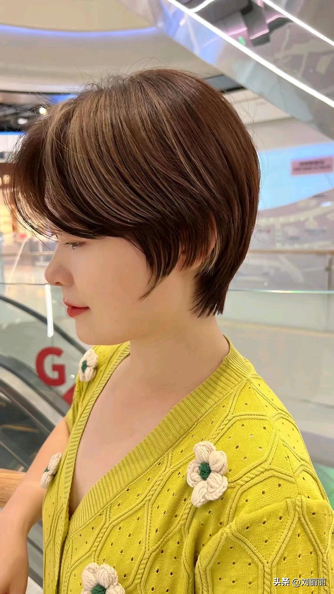 波波头挑染造型怎么搭配,减龄波波头烫发发型