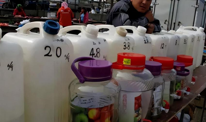 6块一斤的散酒为什么这么便宜,200元一斤的散酒靠谱吗