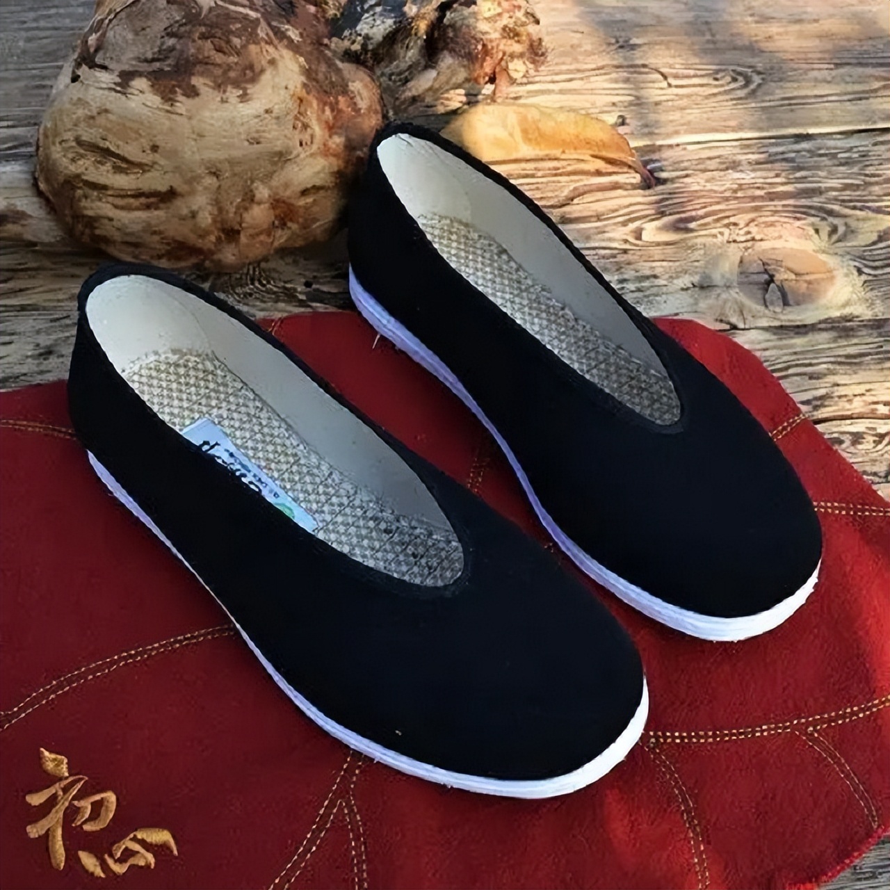 *小平邓**为什么说：这是家乡人给我穿的“小鞋”