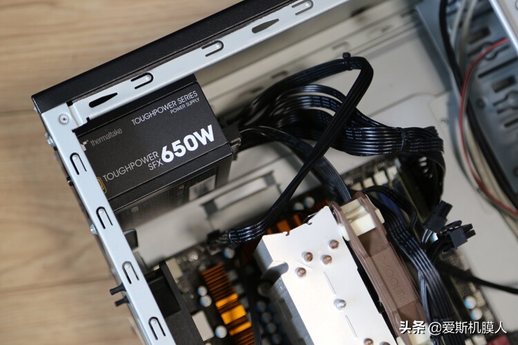 ITX好搭档！ThermaltakeTT钢影SFX650W金牌全模组电源开箱