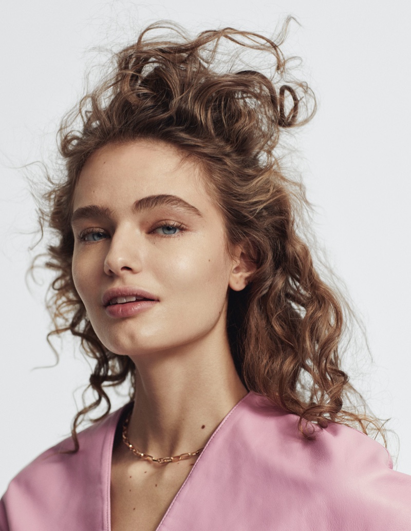 德国超模安娜·米拉（AnnaMilaGuyenz）拍摄的时尚杂志