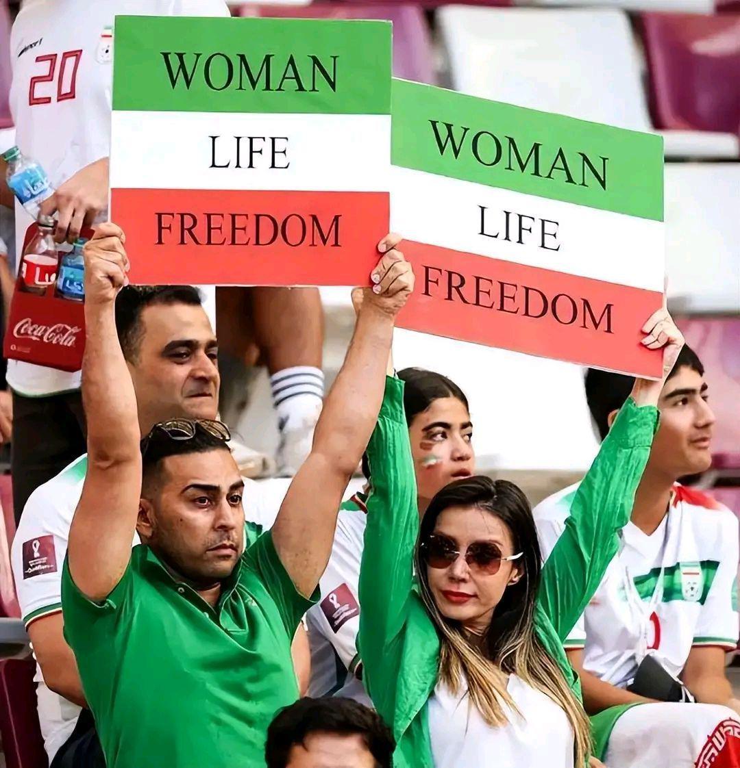 世界杯观察：伊朗大比分落败英格兰，比赛意外频发，看点多