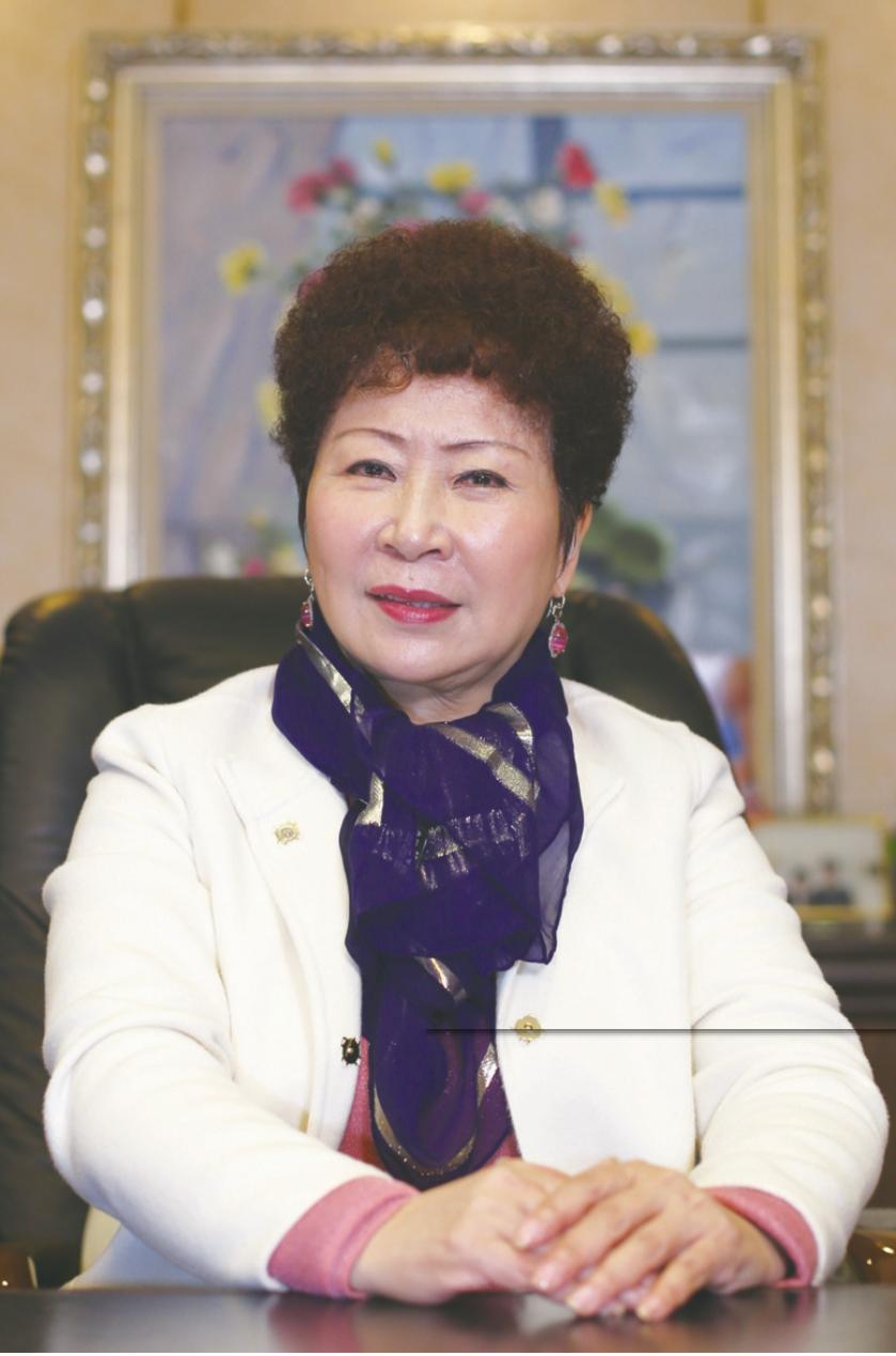 俩成都女富豪多励志？1人是火锅店打工妹，1人70岁，开3600家超市