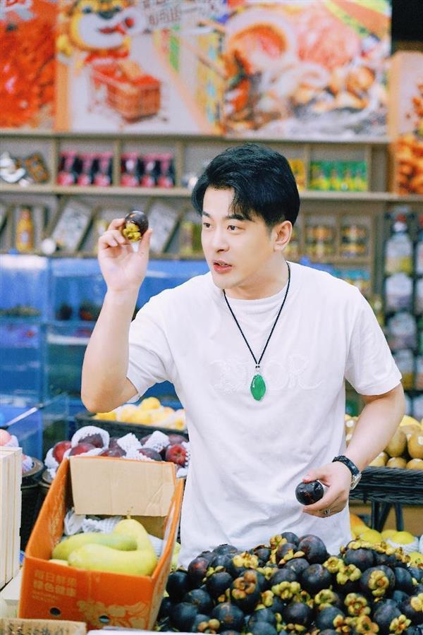 辛巴辛有志开创直播助农新路径，藏黑鸡助农走上致富路