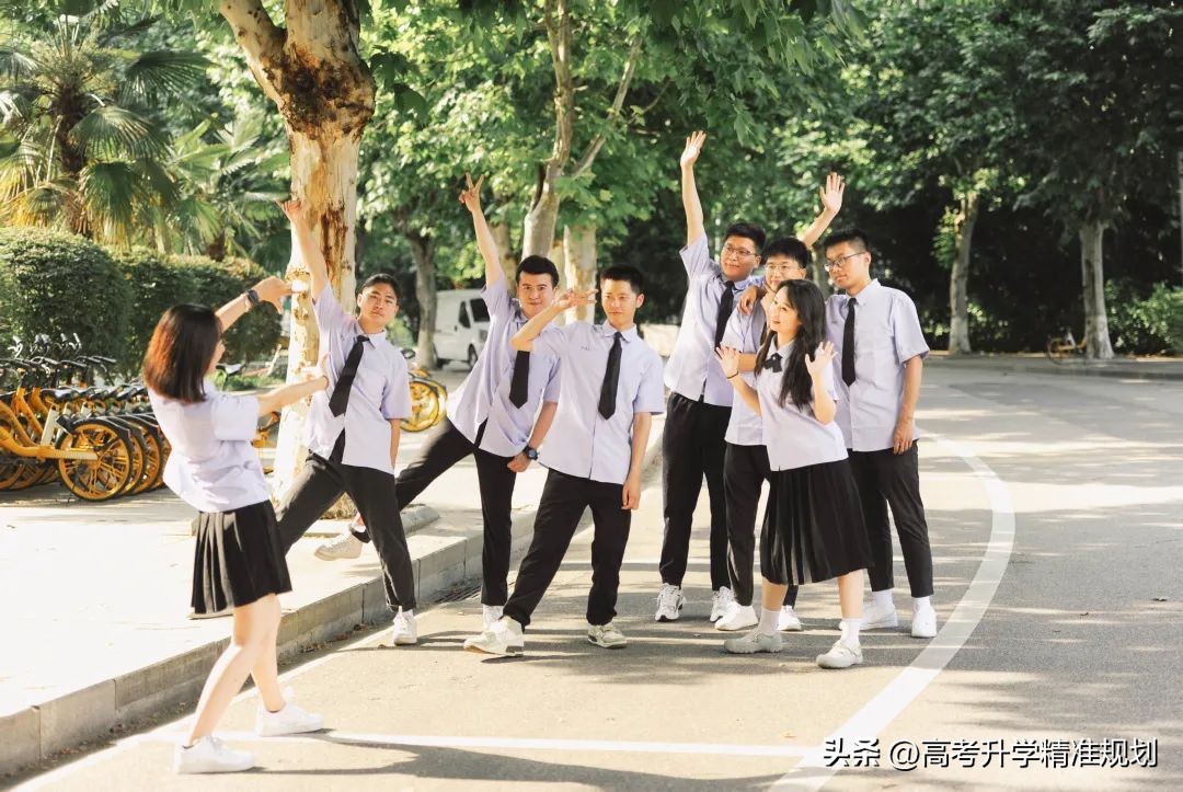 武汉理工大学最美毕业生,武汉理工大学2024年毕业照