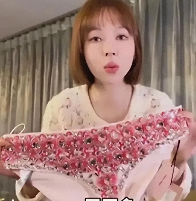 赵今麦大胆晒身材引争议,赵今麦大胆晒身材图文