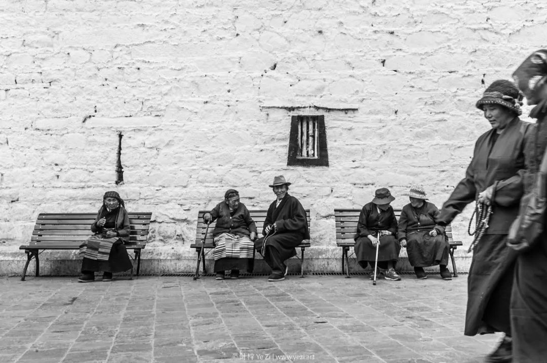 35mm定焦镜头能虚化吗,35mm定焦头选2.8还是1.8