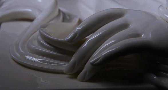 “最美中国白”拍出1633万天价，背后的神秘男人火了