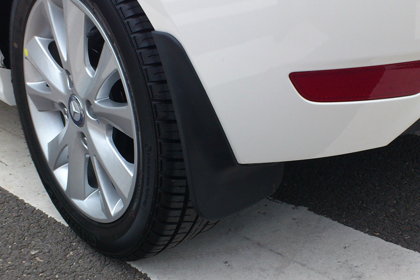 为什么新车出厂不安装挡泥板,原厂汽车为什么不贴膜