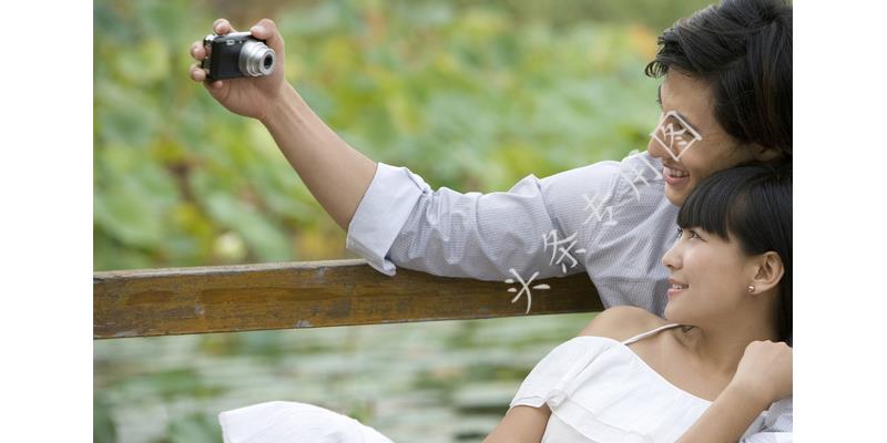 男邻居说捡到了我的衣服，我上去看了才发现那是我的内衣