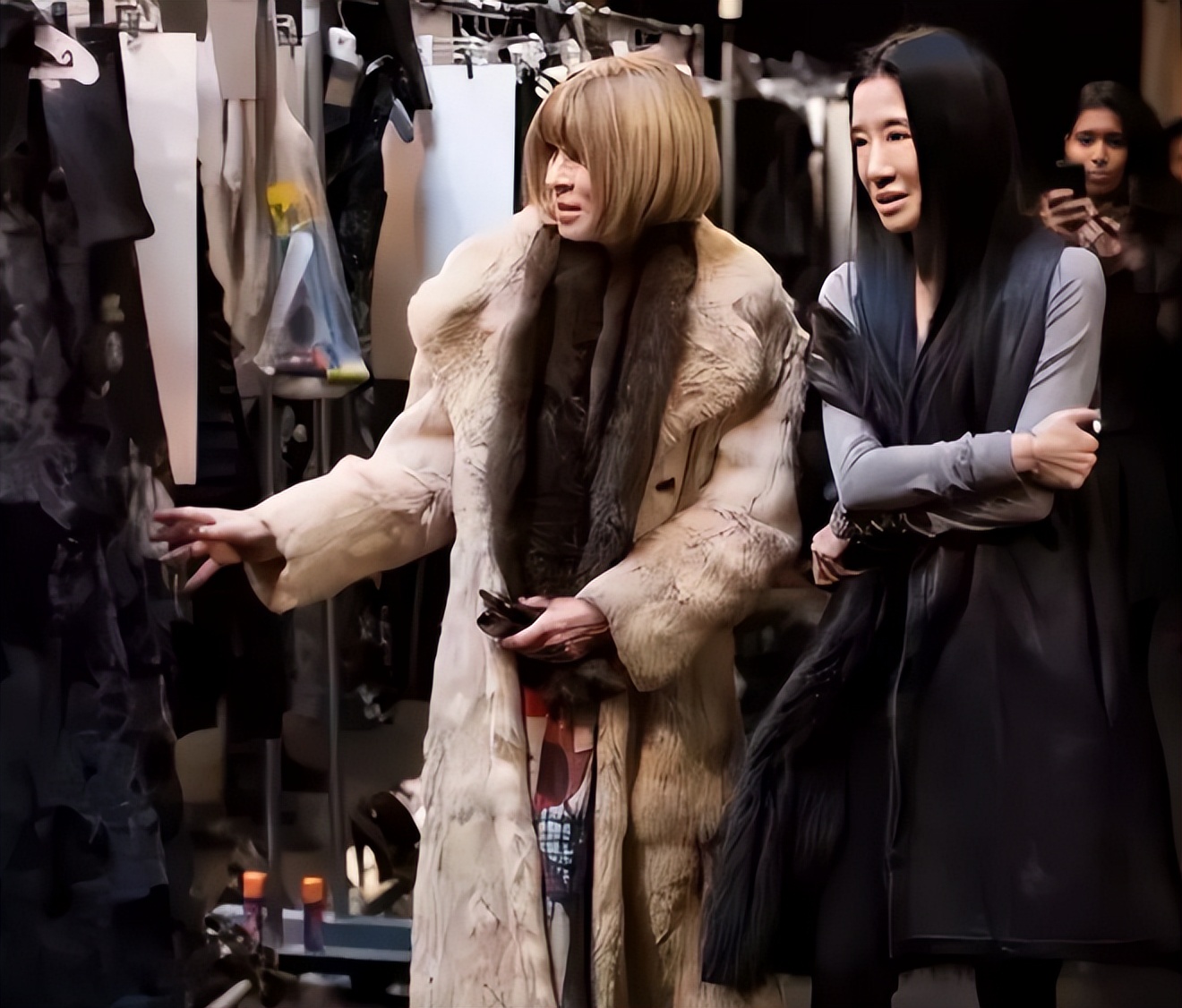 婚纱女王王薇薇身价,婚纱女王王薇薇72岁原图