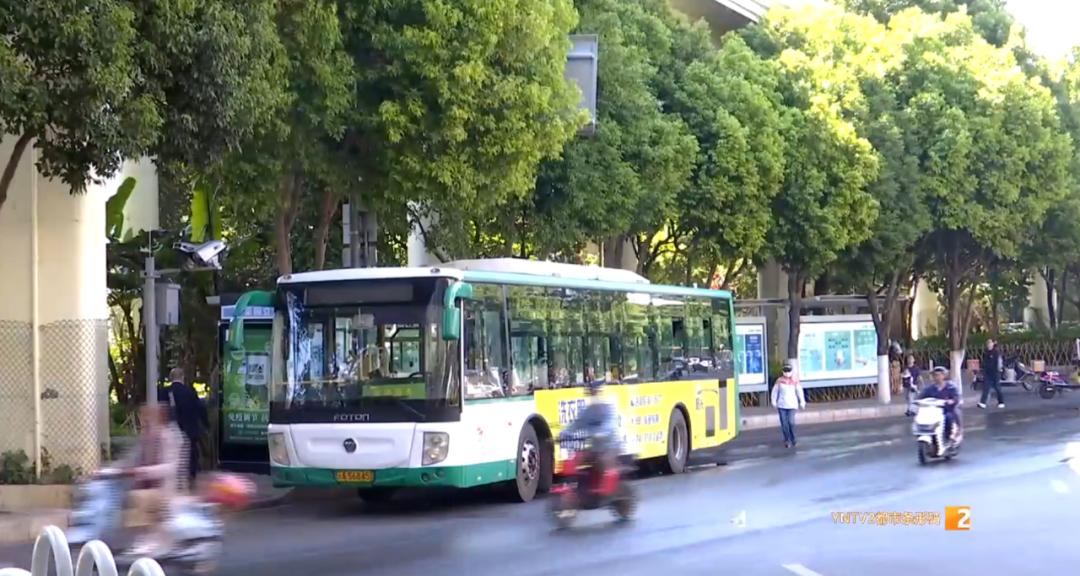 不方便！公交站牌上的编号看不清？昆明公交广告传媒立刻回应