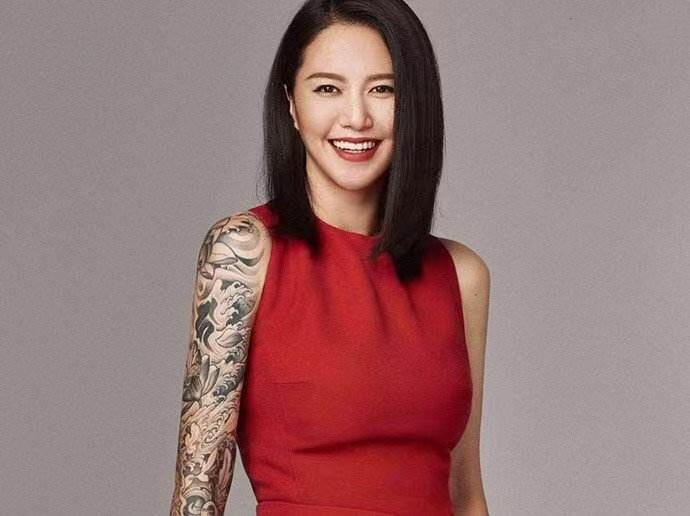 虎年春晚上的21位女星，穿着各有各的特色，有的让人倍感惊艳