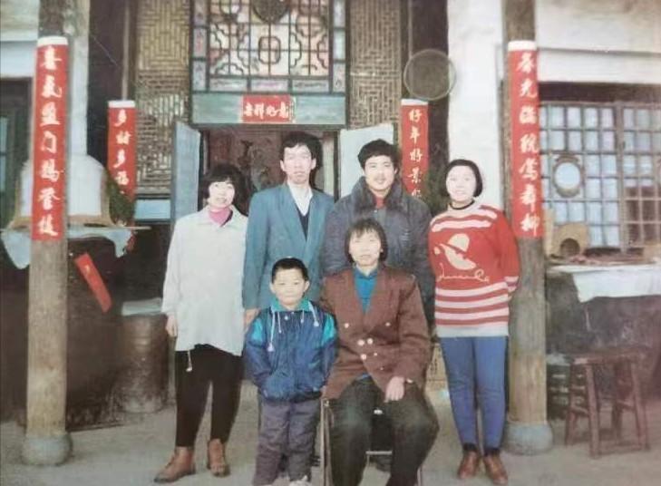 我，做过小生意，当过厂长，人到中年却被迫成北漂，做起了保姆