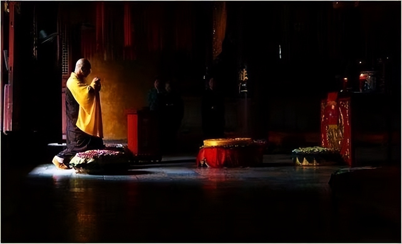 故事：假活佛王兴夫：敛财2亿，行骗数名女弟子，夜住五星级酒店