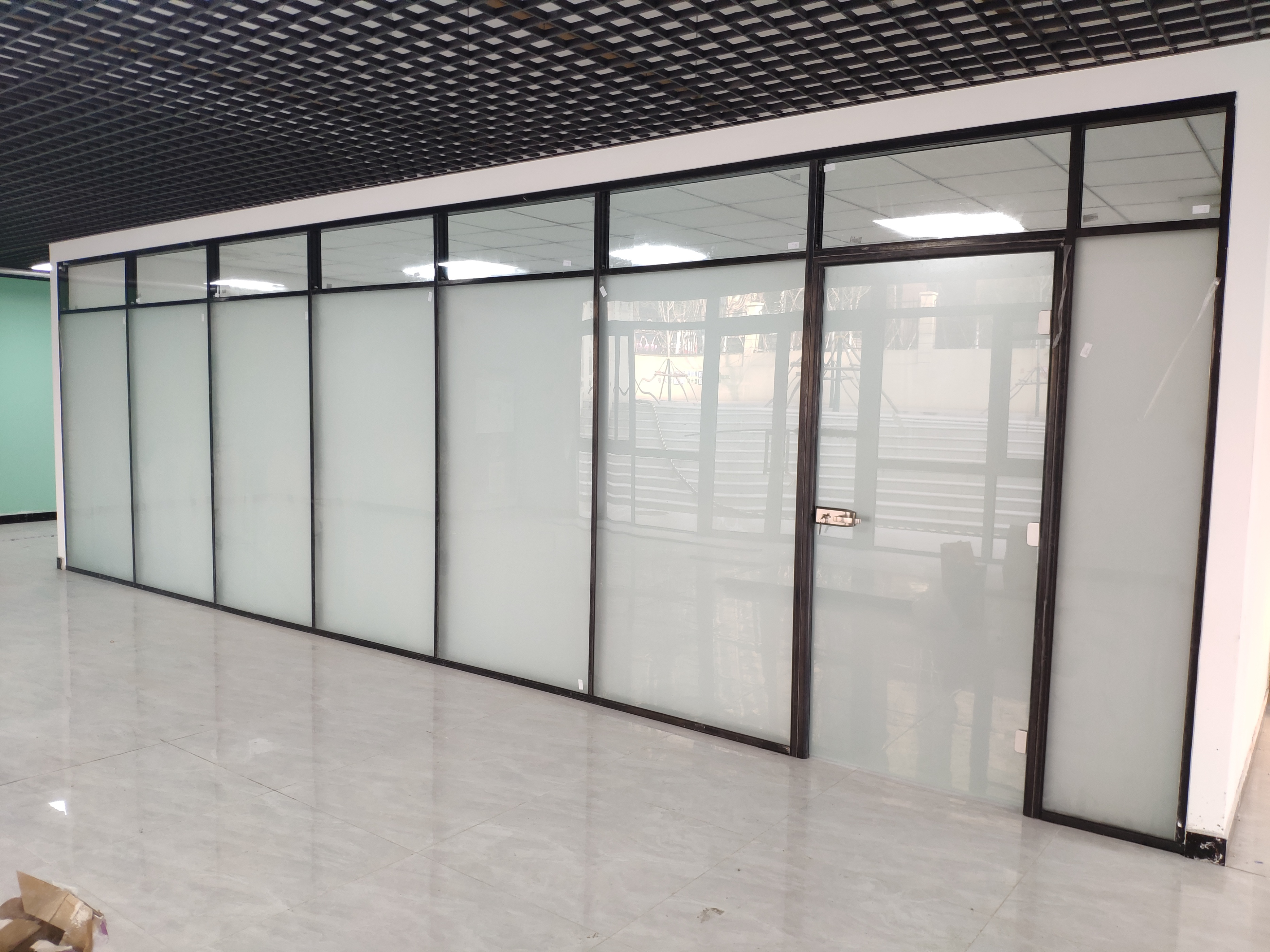 玻璃隔断用什么铝合金型材,隔断铝型材一平多少公斤