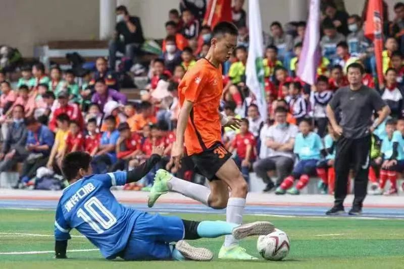 学校足球夺冠,第四实验中学足球比赛