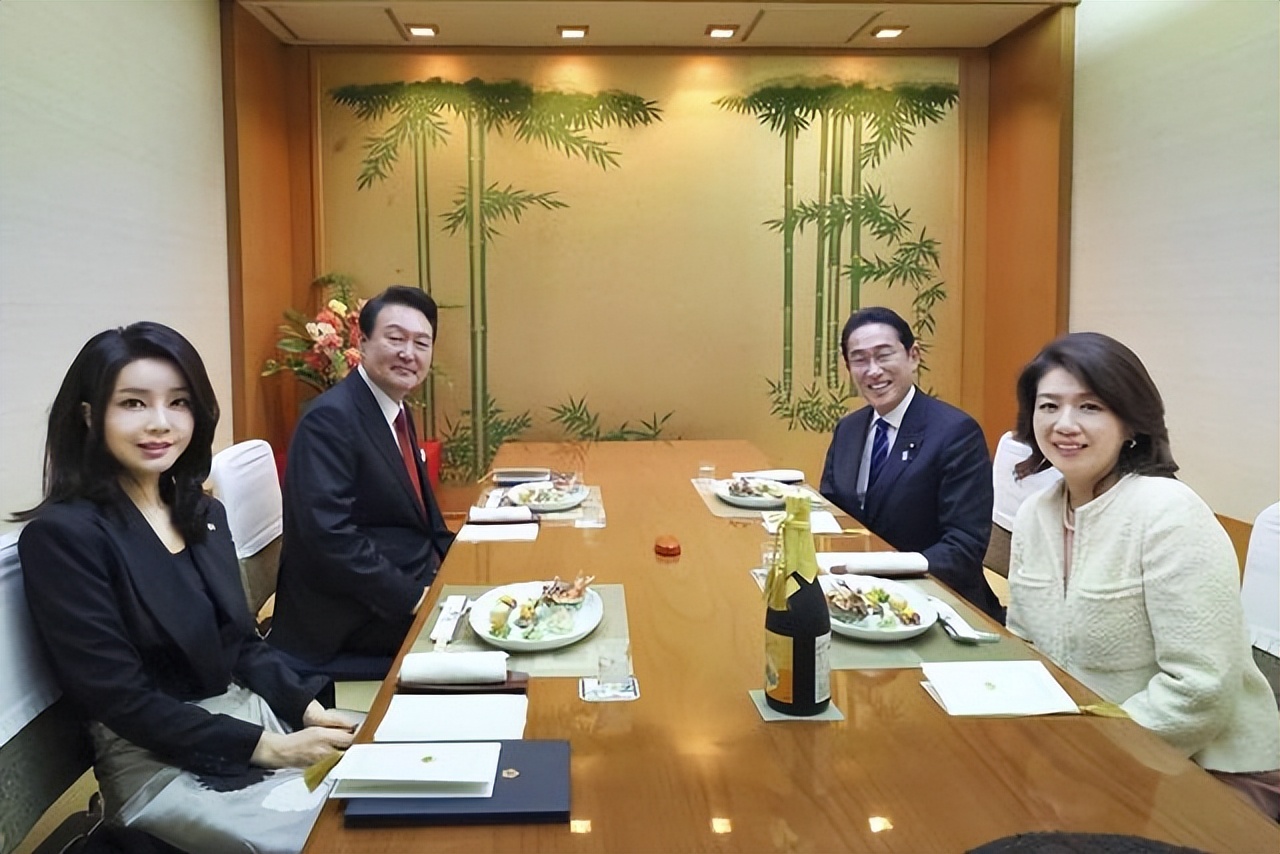 尹锡悦当选韩国总统你怎么看,韩国总统尹锡悦卑躬屈膝图片