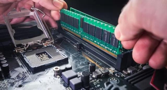 为什么电脑卖家都推荐两根8g内存而不是一根16g内存？是坑小白吗