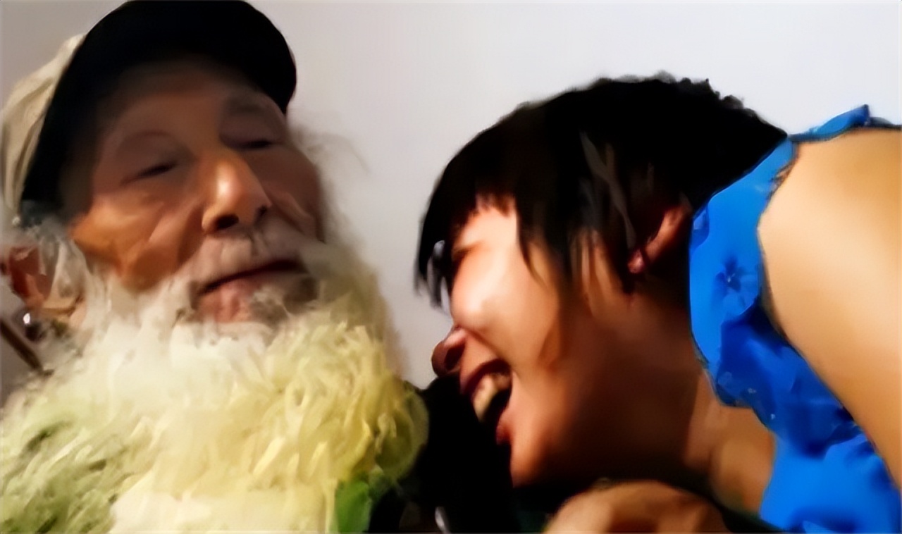 李继胜：87岁的他当“裸模”20年，与24岁女孩同住，子女都不来往