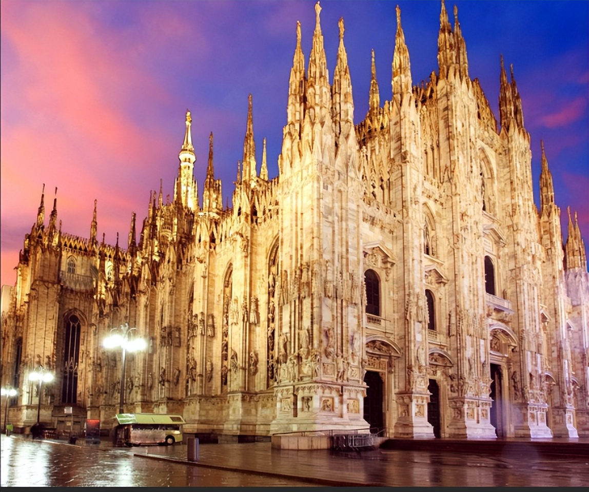 米兰大教堂塔尖的含义,米兰大教堂寓意什么