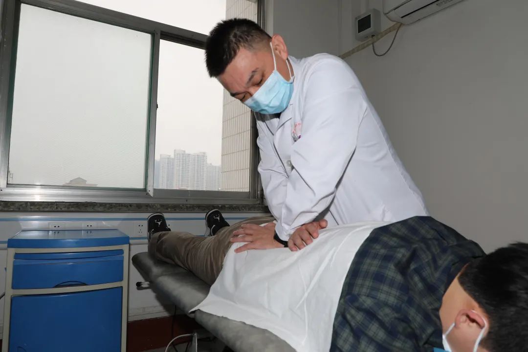 腰部僵硬酸痛如何锻炼,腰部僵硬道家锻炼方法