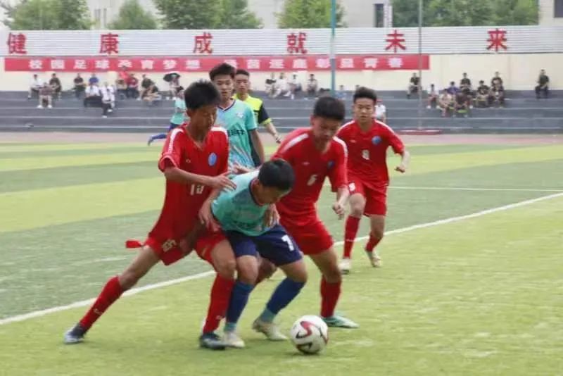 开封金明中学足球队的照片,金明中学足球队