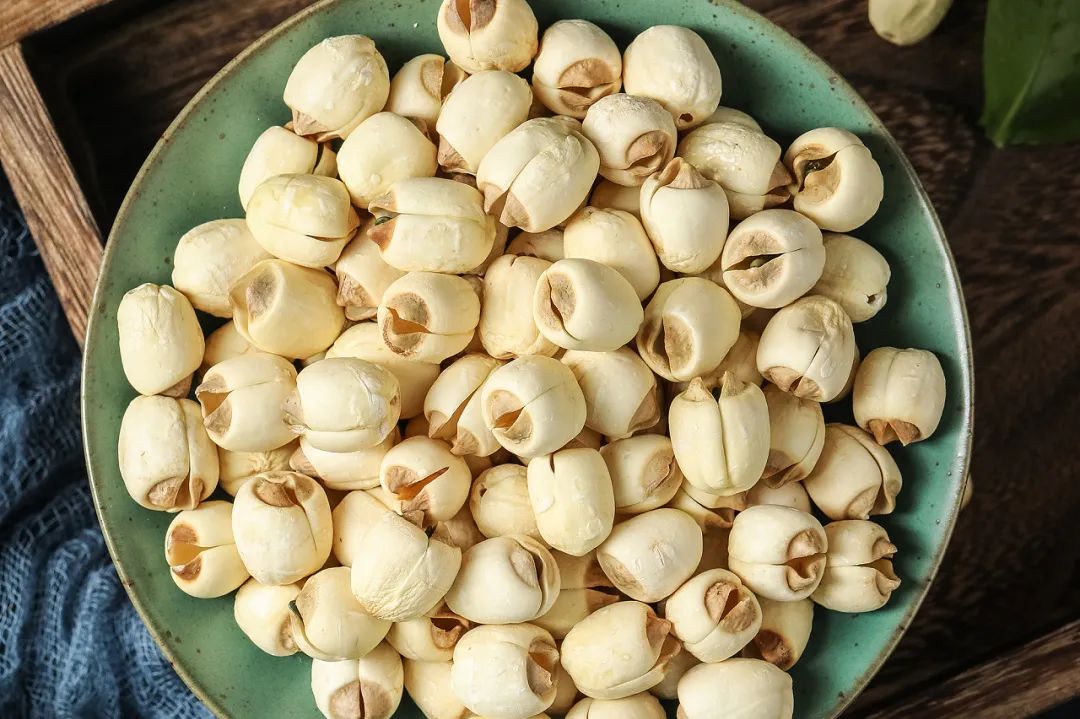 夏天的第一口枇杷酸得流油,夏天的第一口荔枝尝个鲜