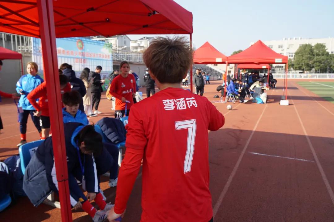 足球女孩,足球女孩实现梦想