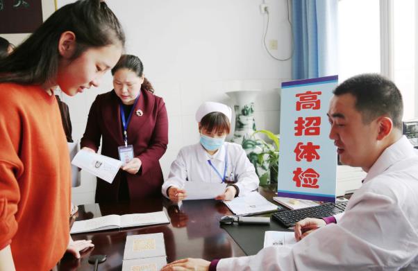 高考体检有多严格？需要“全部*光脱**”检查吗？医生表示我也不想看