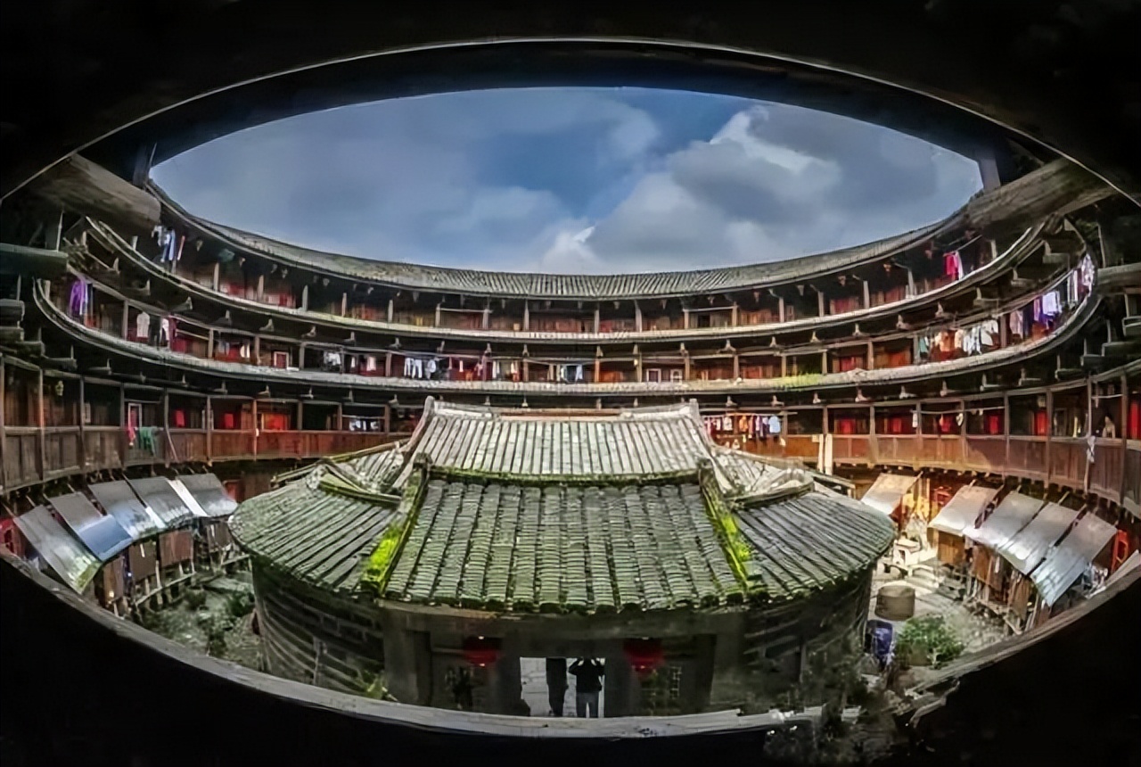 广州出发-梅州+福建3天游，打卡云水谣古镇+永定土楼+松口古镇