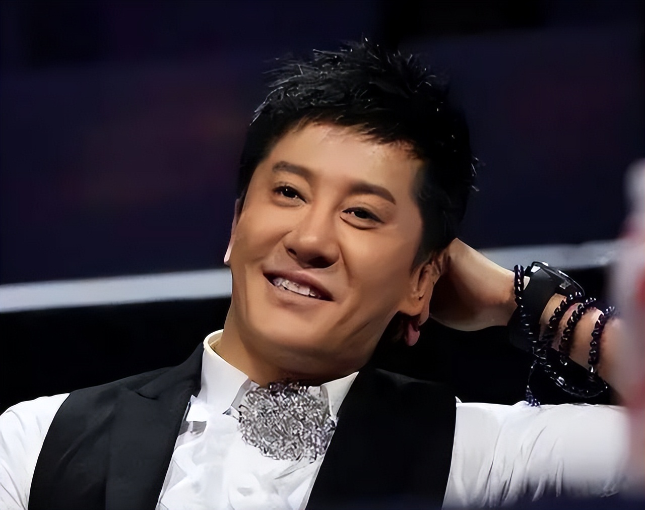 毛宁出道前的成长史,歌手毛宁16岁照片