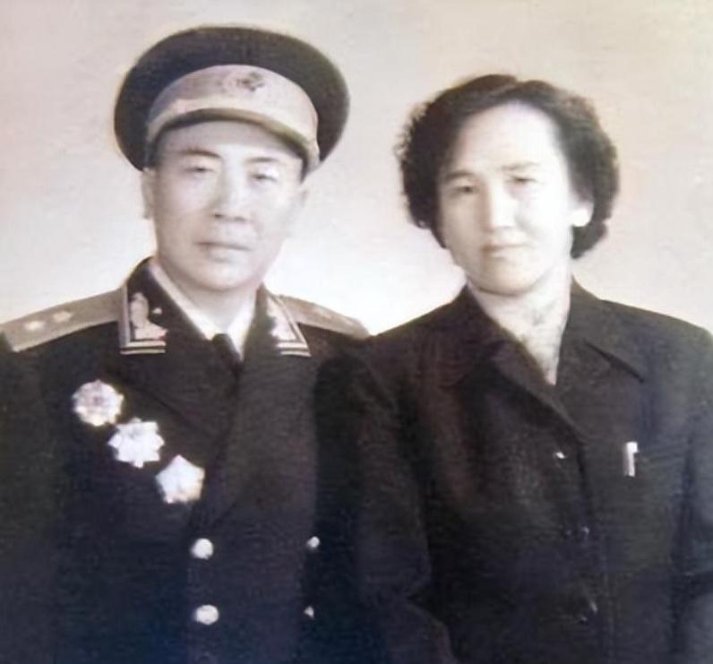 68年毛*东泽**到武汉休息时，接见曾思玉：听说你家里有个“穆桂英”