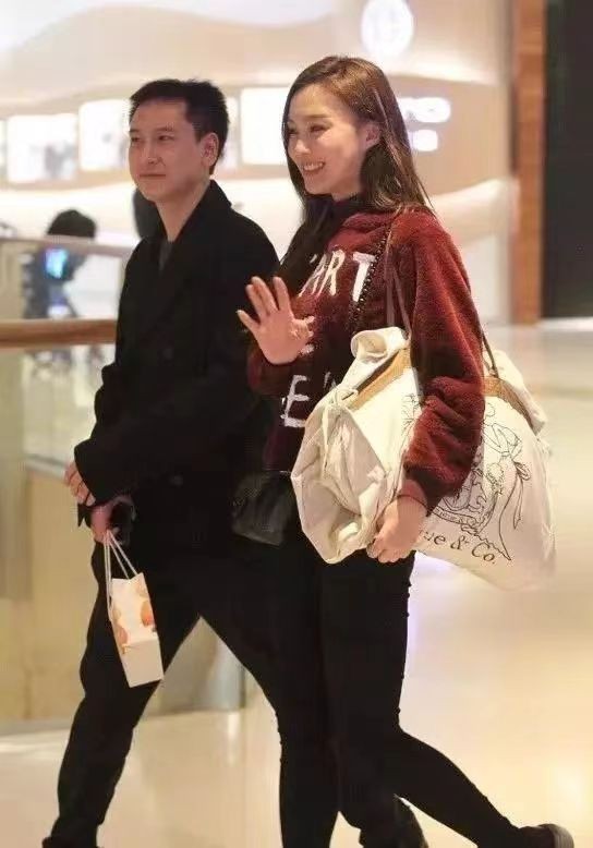 汤臣集团董事长汤珈铖身价,上海首富汤珈铖