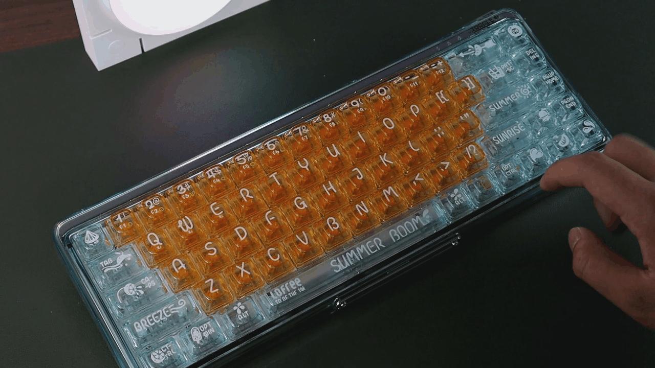 一千块，透明键盘，将手上那2平方做成工艺品的理念，我只爱洛斐