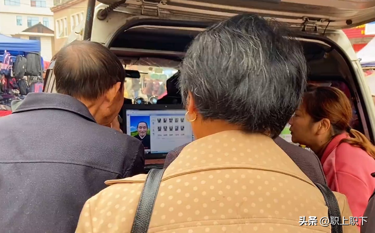 湖南邵阳夫妇在乡场镇给老人拍照月入过万，农村创业有五个风口