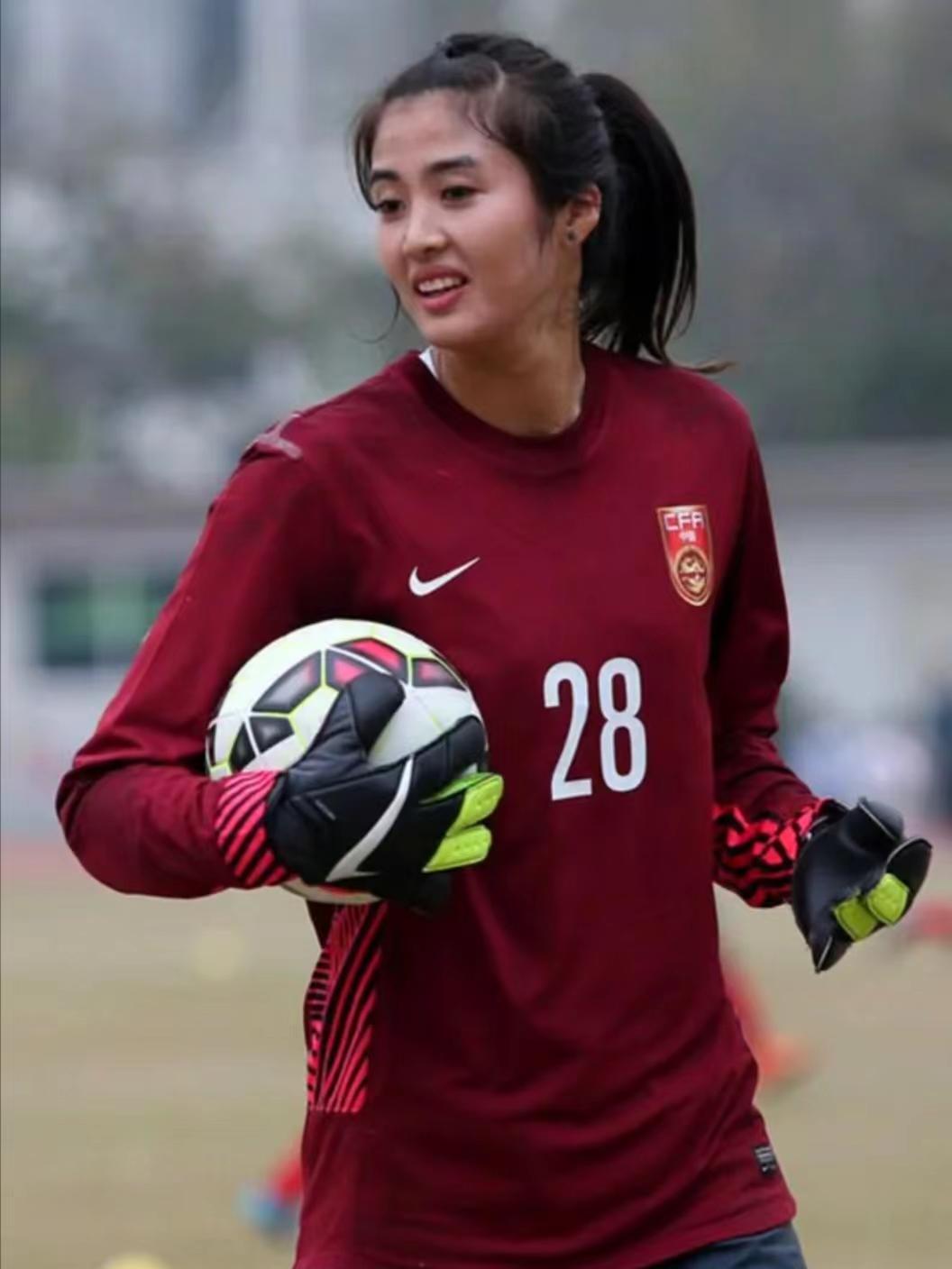 赵丽娜退役后还有没有工资,赵丽娜谈退役会离开足球吗