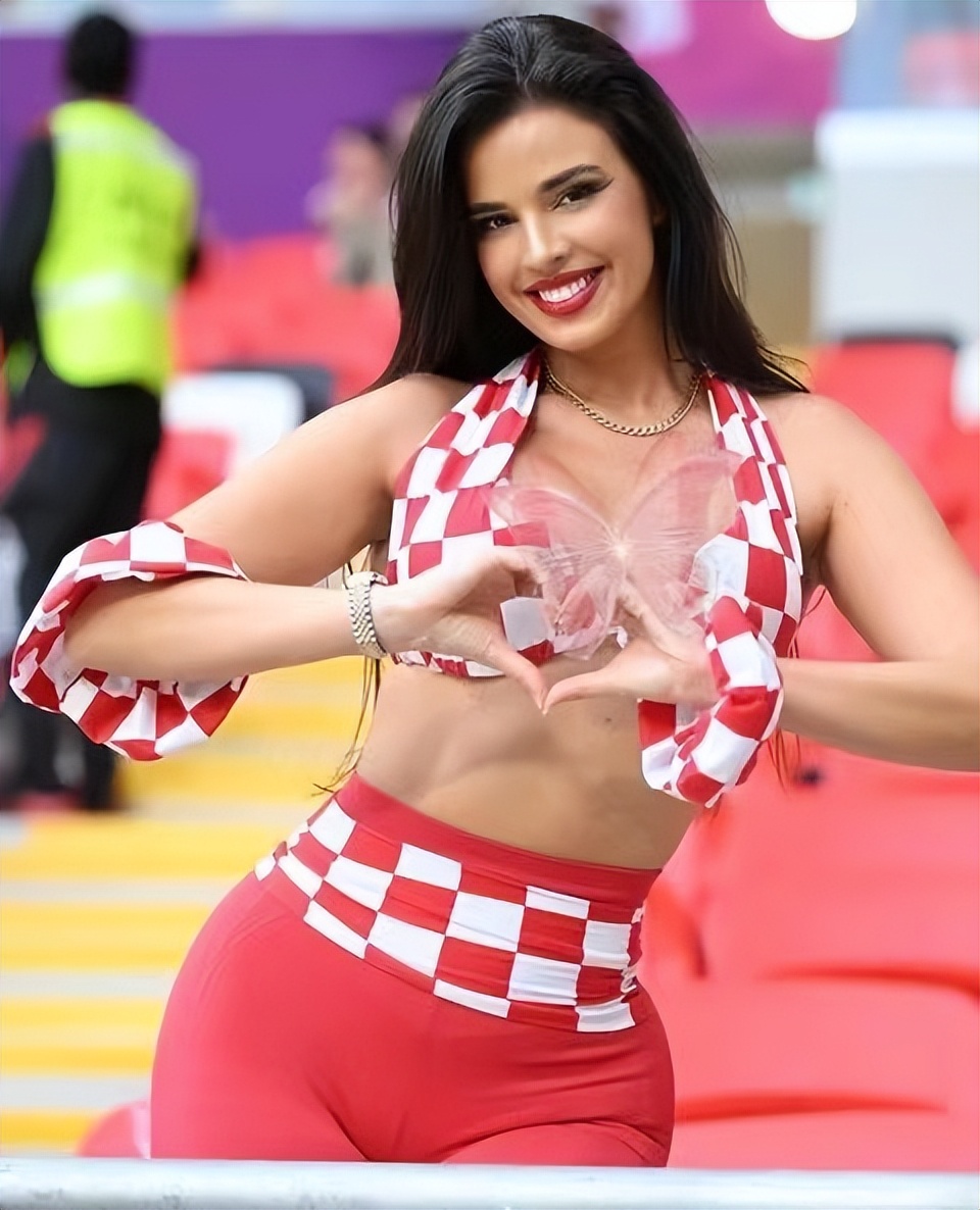 c罗未婚妻乔治娜观看球赛,c罗未婚妻参加戛纳红毯