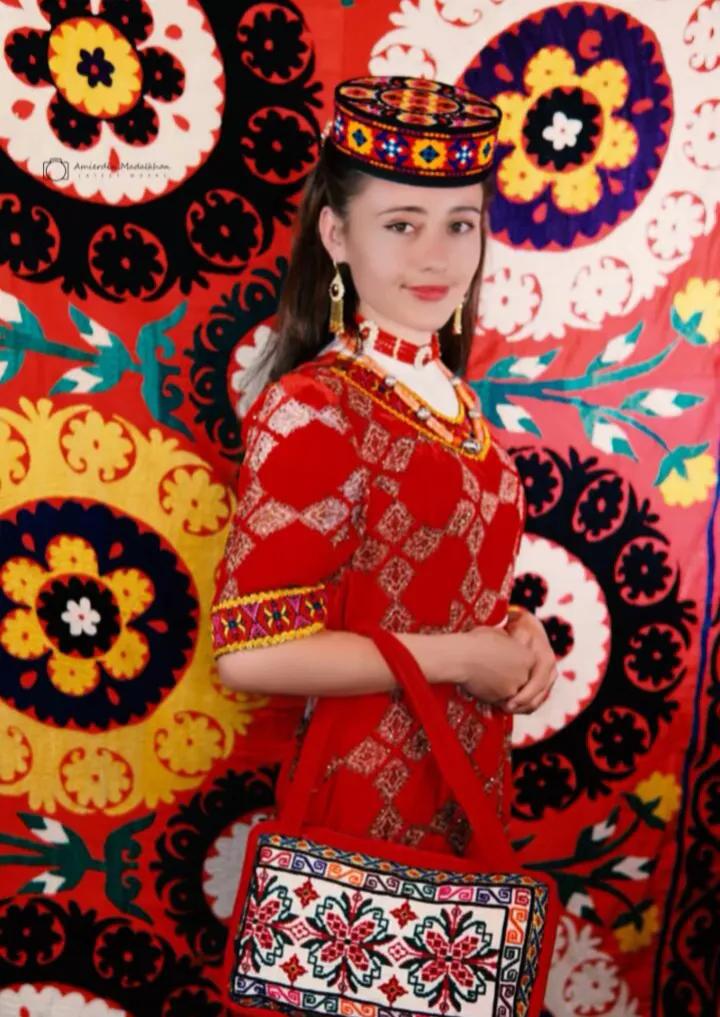 五十六个民族之柯尔克孜族服饰,五十六个民族的风俗和服饰