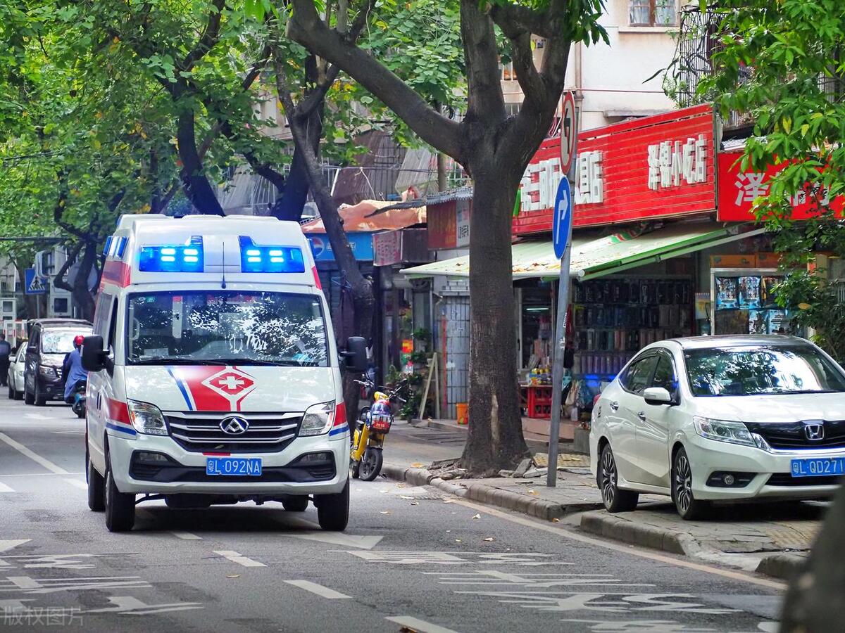 在公司摔跤手摔断怎么赔偿,员工在车间摔倒导致牙断怎样赔偿