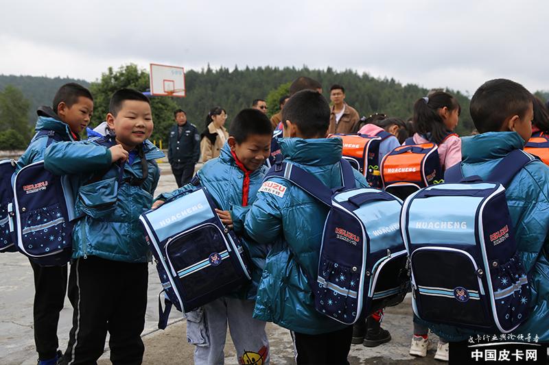 车轱辘上的希望工程，江西五十铃“点亮计划”为留守儿童筑梦