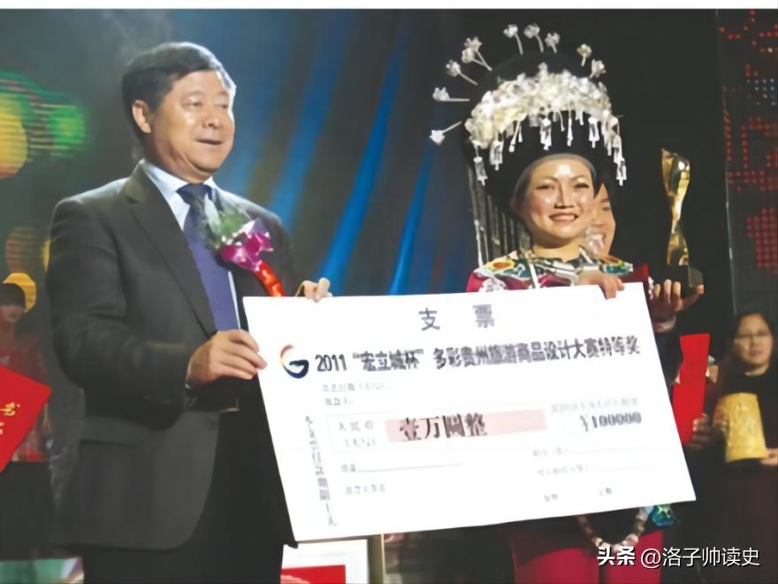 负债百万的她被树叶割伤，却发现商机年赚千万，养活500农村妇女