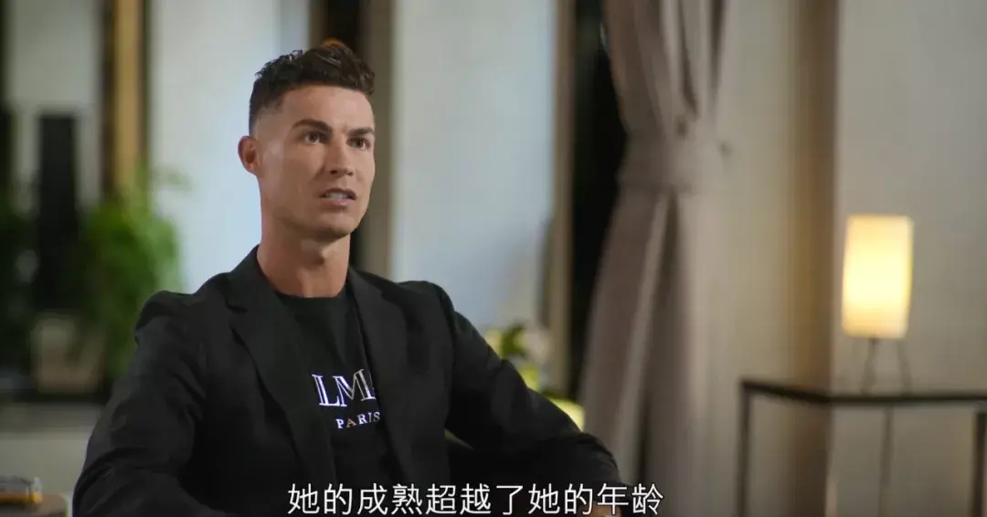 乔治娜晒c罗亲吻她脸颊照,乔治娜晒与c罗合照一生挚爱