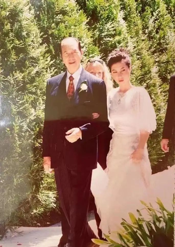 5000万婚礼细节曝光！他“嫁入”豪门，还是赌王家族赚了？