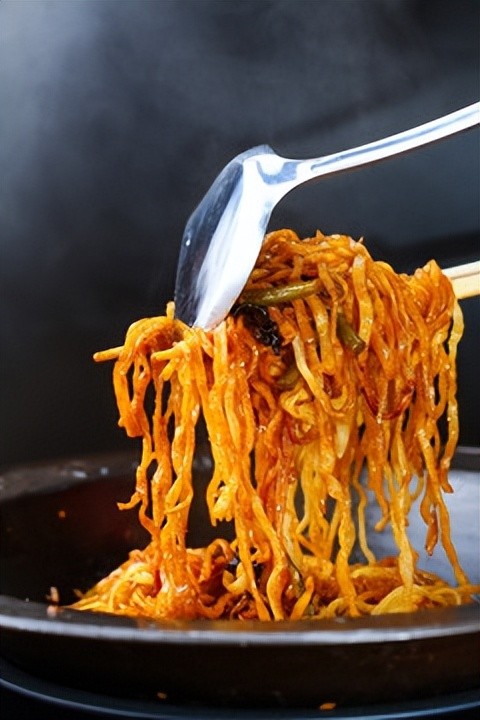 铁锅焖面各种做法,铁锅焖面好吃到爆