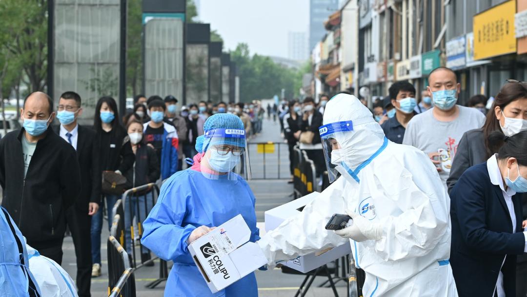 “阳过的不要”：对新冠康复者的就业歧视，已经开始了