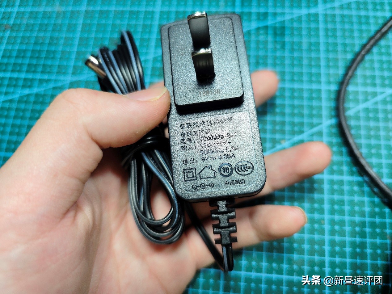 网友从3000公里外寄给我一台小霸王？拆解和修复