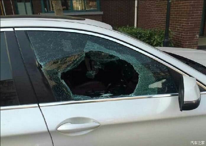 车钥匙忘车里了一招教你打开,车钥匙忘车里了怎么办终极技巧