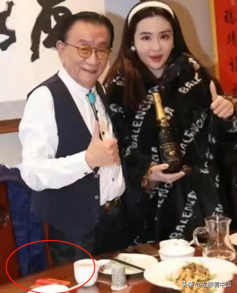 侯耀华和各大明星合影,侯耀华戴金表