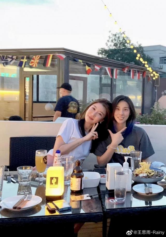 中国女篮王思雨照片好看一点的,徐杰和张茹王思雨身高啥关系